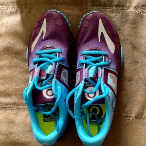 WOMEN’s BROOKS PURE GRIT 4: NEW IN A BOX. NEVER WORN/USED